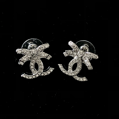 CHANEL-07213 샤넬 실버 크리스탈 장식 CC 로고 귀걸이